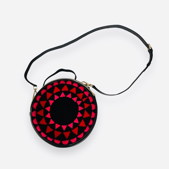 Round messenger, Wayuu Crossbody/ shoulder bag, Adjustable strap. - Picture 5 of 12